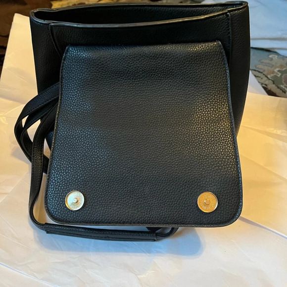 MYSTIQUE~100% VEGAN~ BLACK HANDBAG~BACKPACK~NWOT - Picture 14 of 16